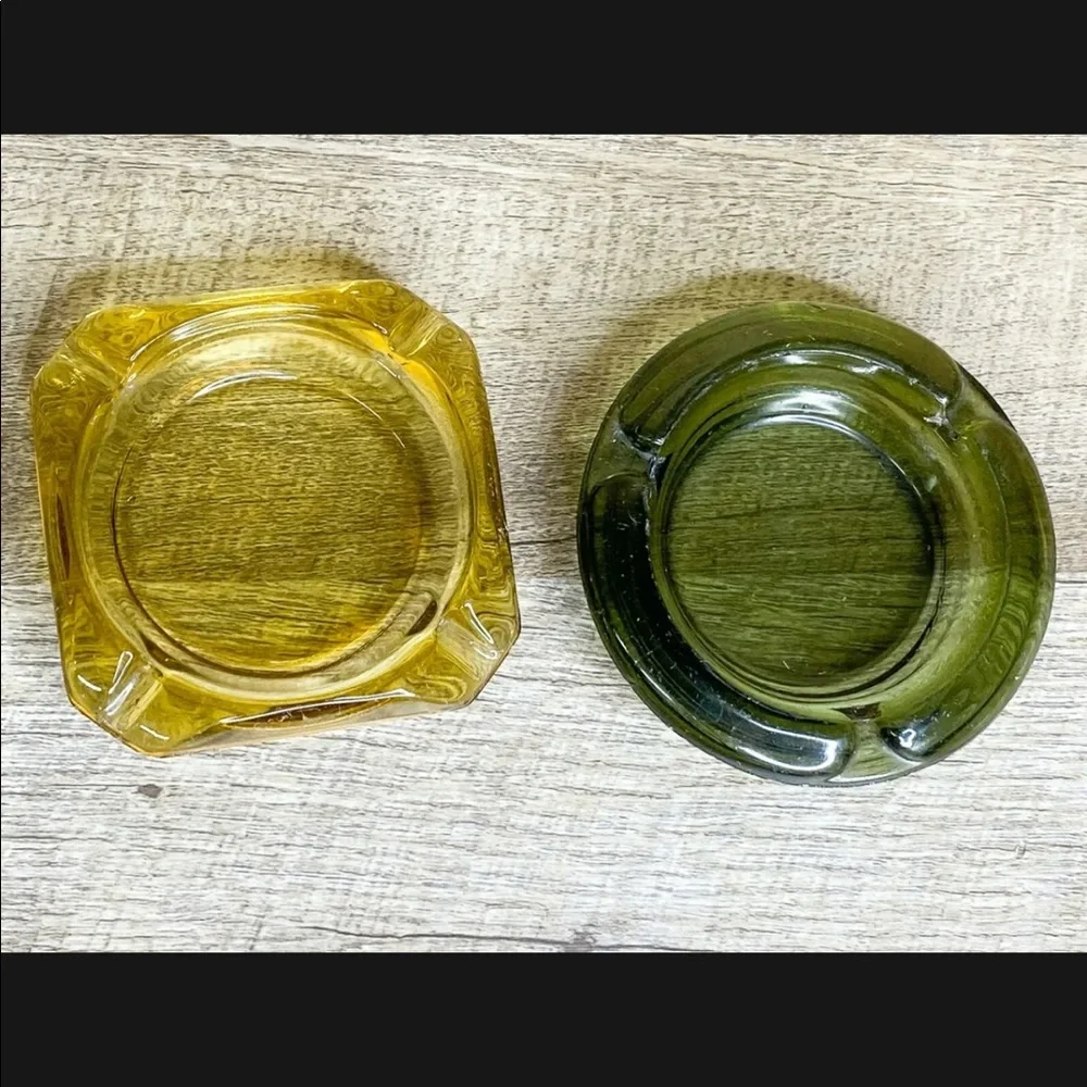 Green & Amber Glass Ashtrays Stacking Stackable *Read* small chip